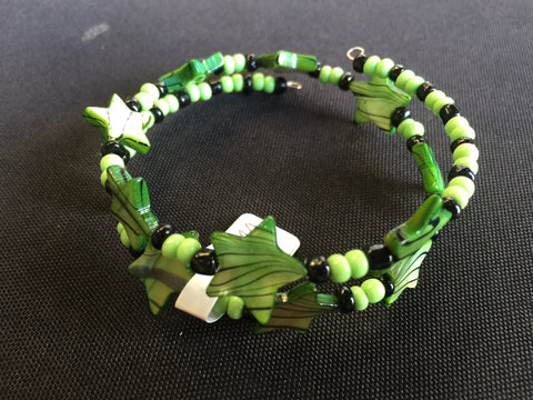 Memory Wire Green Glass Star Bracelet (B365)