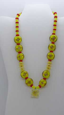 Silver Yellow Flower Red Glass Beads Dried Flower Pendant Necklace (N1208)