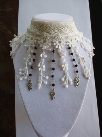 White Lace Flowers Silver Flowers Black Beads Choker Necklace (N1399)