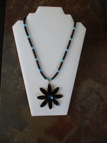 Black Blue Glass Beads Black Blue Gold Flower Pendant Necklace (N1449)