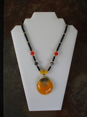 Black Orange Yellow Gray Glass Beads Gold Yellow Round Pendant Necklace (N1453)