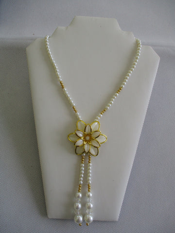 White Gold Pearls Acrylic White Gold Flower Pendant Necklace (N1472)