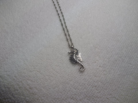 Silver Twisted Chain w/Silver SeaHorse Necklace (N501)