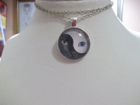 Silver Yin Yang Bubble Cat Necklace (N633)
