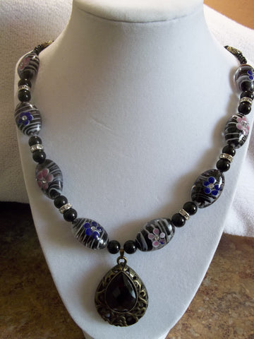 Reversible Glass Black Pink Blue Flower Beads Bronze Black Pendant Necklace (N763)
