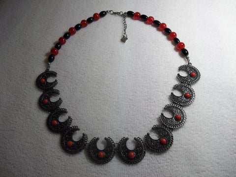 Black Red Glass Beads Black Metal Scalloped Necklace (N996)