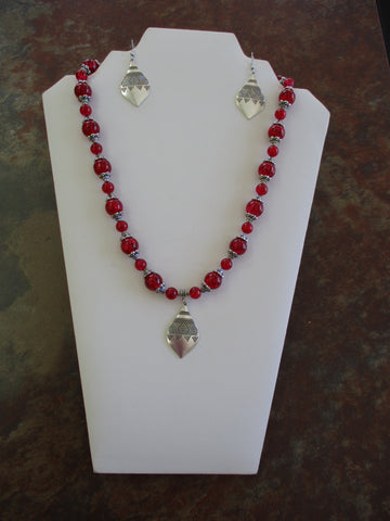 Red Glass Crackle Beads Silver Bead Caps Silver Ornament Pendant Necklace Earring Set (NE514)